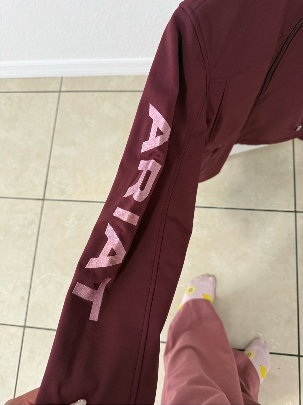 Ariat Girls' Burgundy Full-Zip Softshell Jacket - Picture 3 of 4